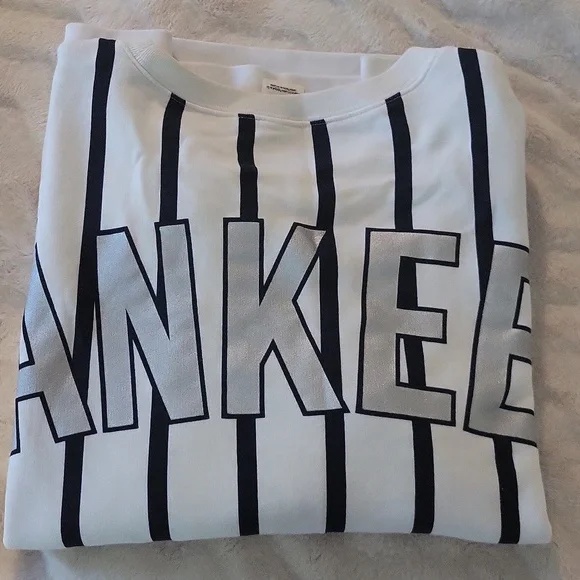 VINTAGE⚾️ Victoria's Secret PINK Official New York Yankees Oversized Sweatshirt - Picture 9 of 9